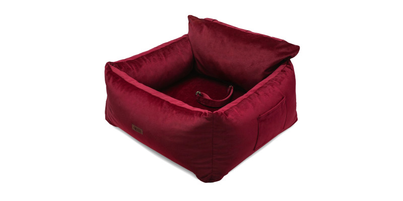 bok fotelika samochodowego dla psów transportera do auta koloru bordowego producent akcesoriów HUGGY DOGGY model Snug