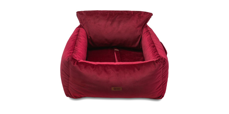 przód fotelika samochodowego dla psa transportera do auta koloru bordowego Producent HUGGY DOGY model Snug