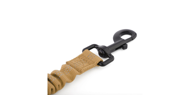 Przypięcie psa pasa samochodowego w kolorze brązowym