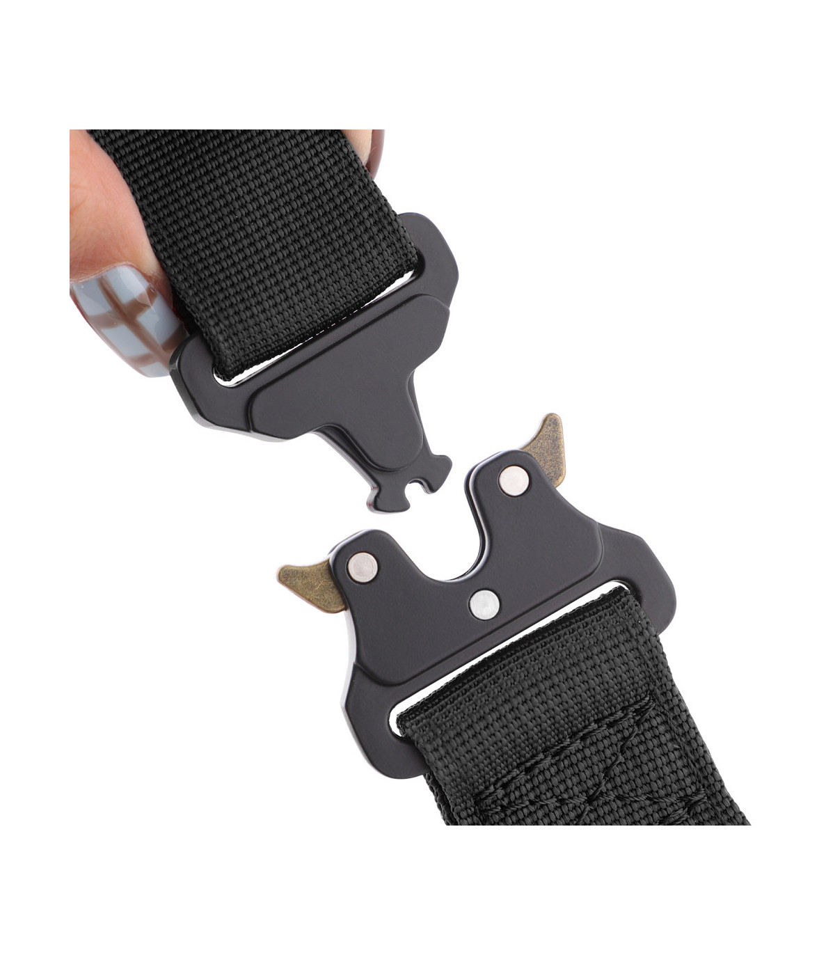 Metalowe zapięcie czarnej obroży Alpha