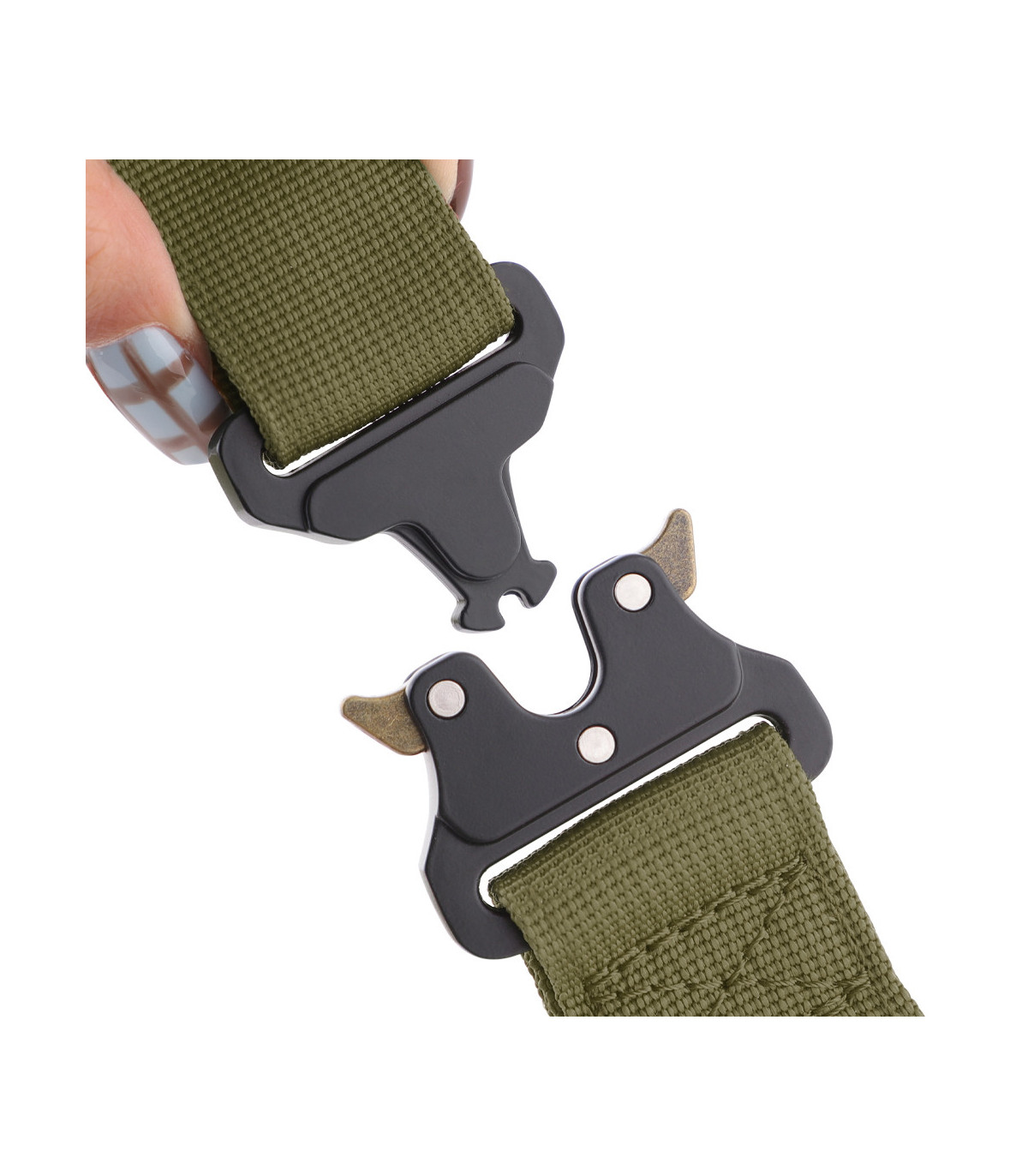 Metalowa klamra szerokiej obroży