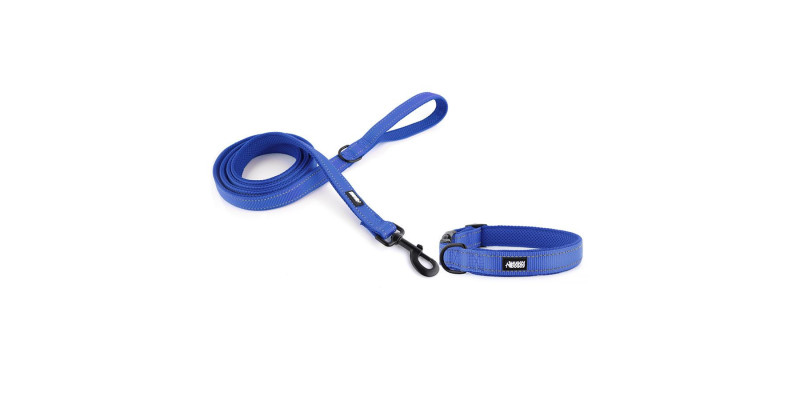 Stylowy granatowy zestaw obroży i smyczy model Walky marki HUGGY DOGGY, łącząca trwałość z eleganckim wyglądem